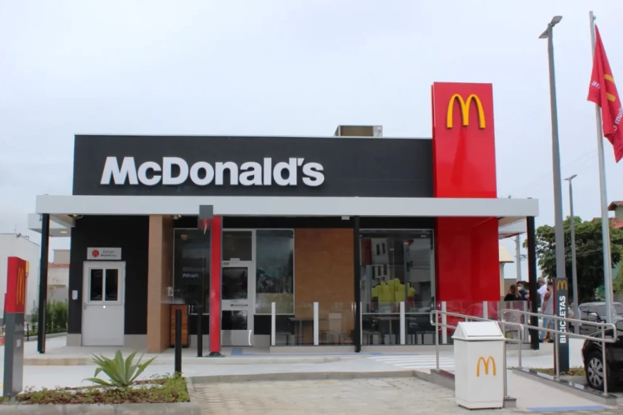 Quanto é a franquia do McDonald’s? Entenda os custos e veja uma alternativa no setor de beleza